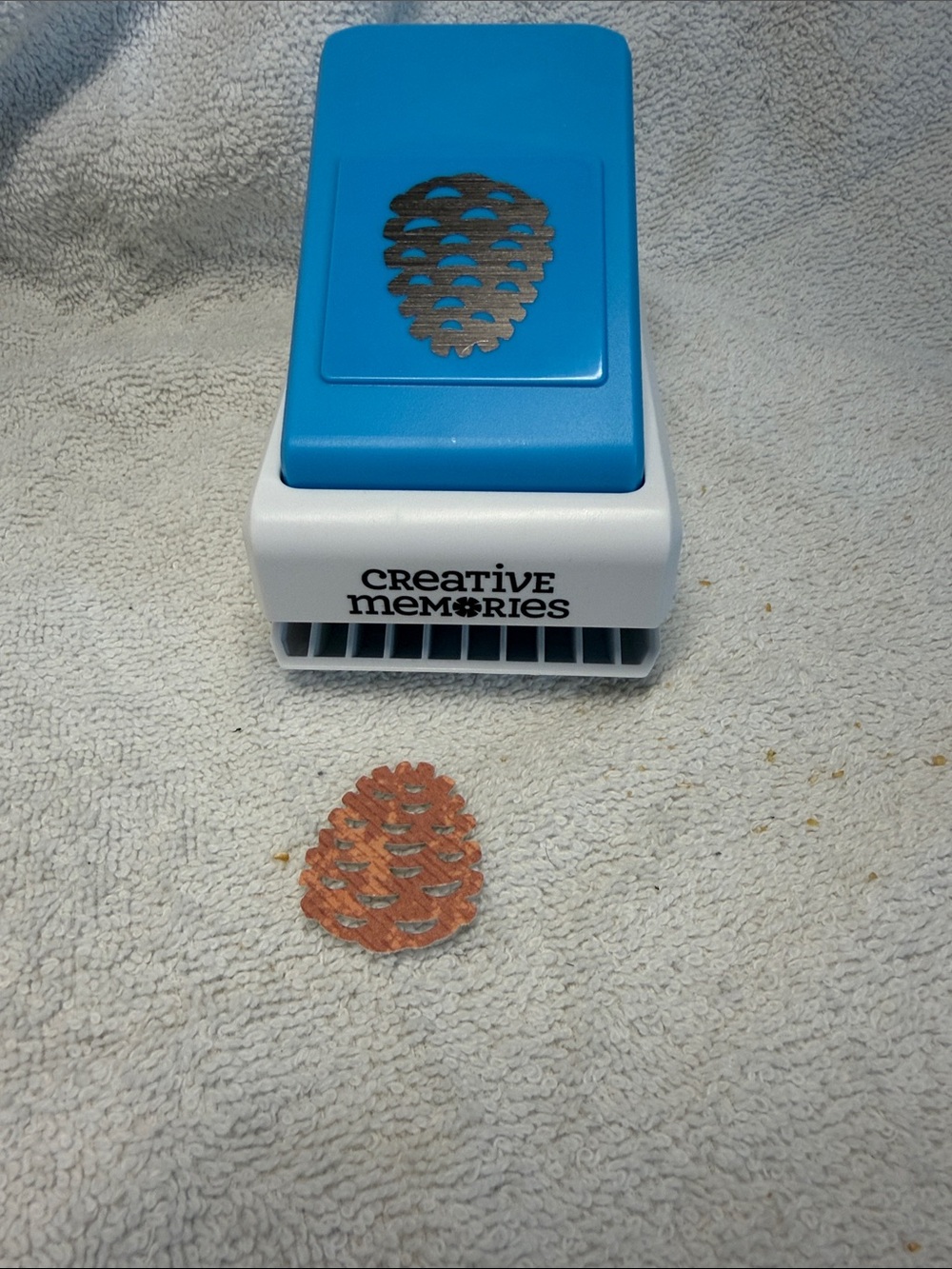 Creative Memories Blue Pinecone Paper Punch for Scrapbooking